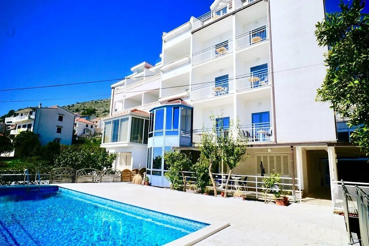 Hotel Bavaria Trogir Donji Seget 3*,
